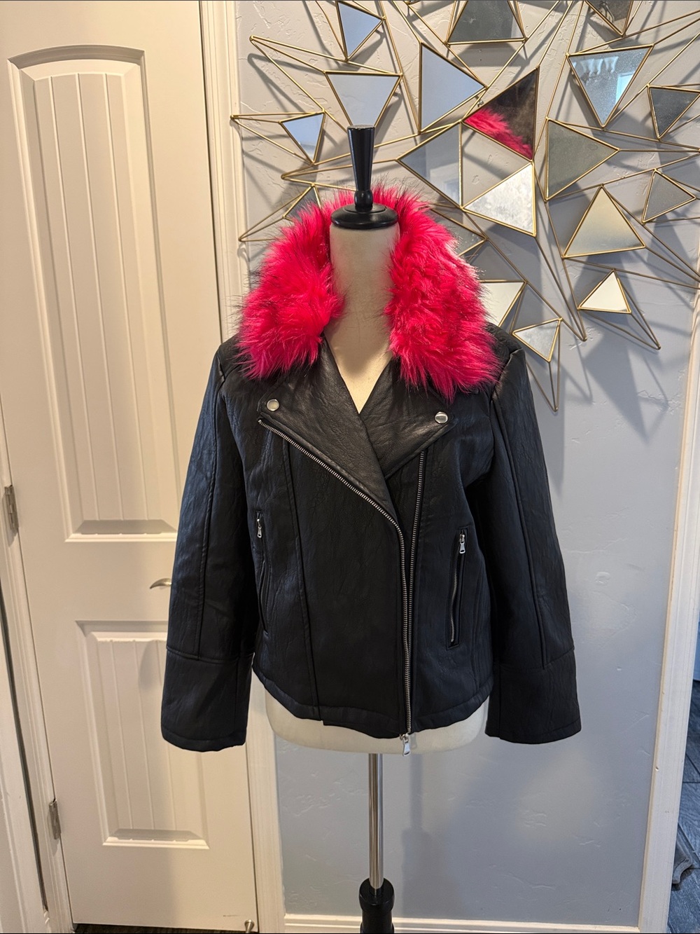 MODA ME COUTURE Black Faux Leather Jacket with Hot Pink Faux Fur Collar